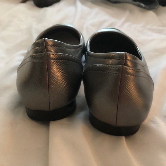 Never worn Life stride silver flats in Size 8 - Picture 3 of 4